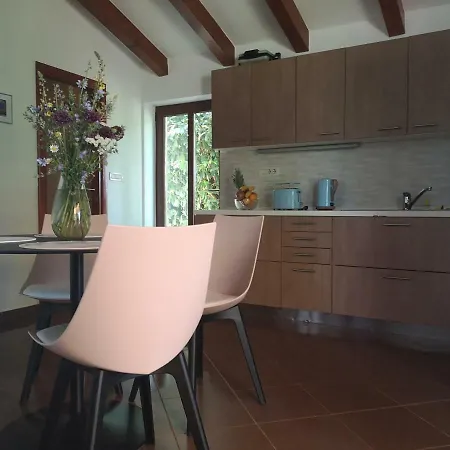 Flora Apartman *